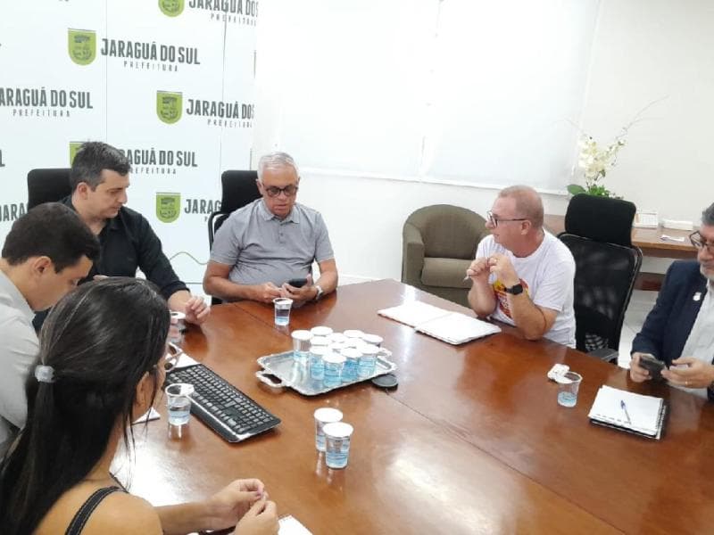 Prefeitura e sindicato fecham acordo salarial