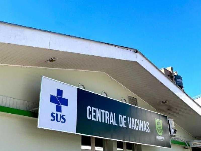 Central de Vacinas da Reinoldo Rau fechará mais cedo na quarta-feira (26)