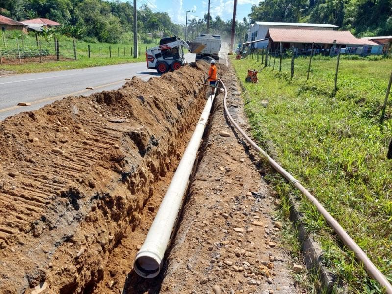 Reforço da rede de água vai melhorar abastecimento em três bairros