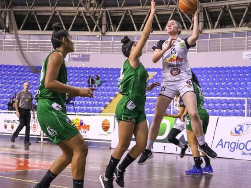 Sul-Brasileiro de Basquete Sub-17 Feminino agita Arthur Muller