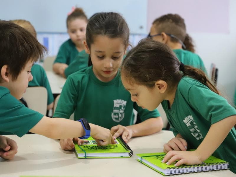 Cronograma de entrega dos uniformes escolares e agendas está na reta final