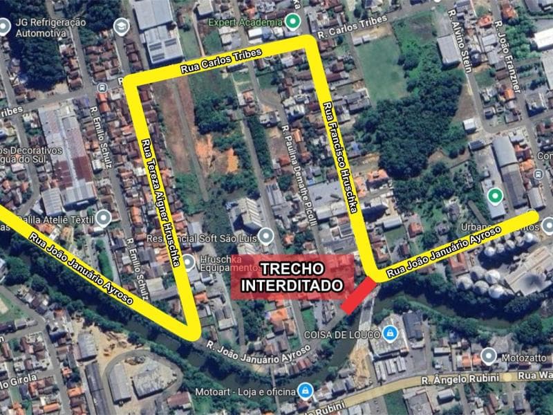 Interdição total de um trecho da Rua João Januário Ayroso