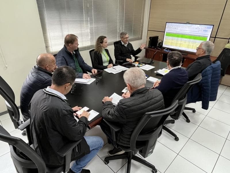 Prefeito comanda reunião sobre melhoria em infraestrutura viária