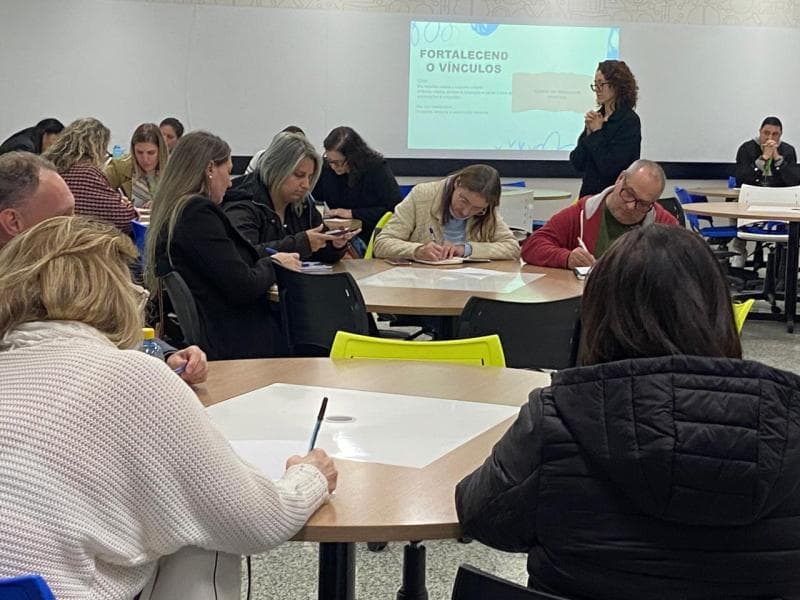 Capacitações reúnem profissionais da Saúde e da Educação