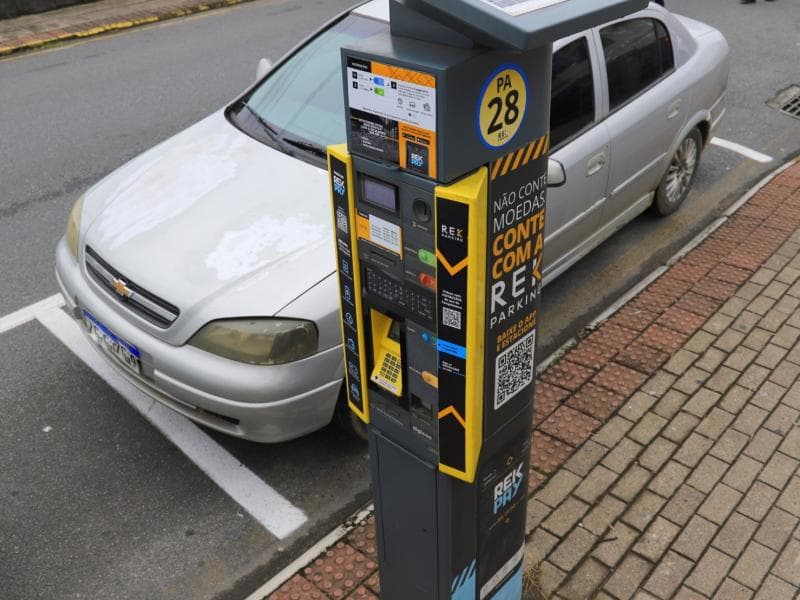 Mudança na lei beneficia quem utiliza o estacionamento rotativo