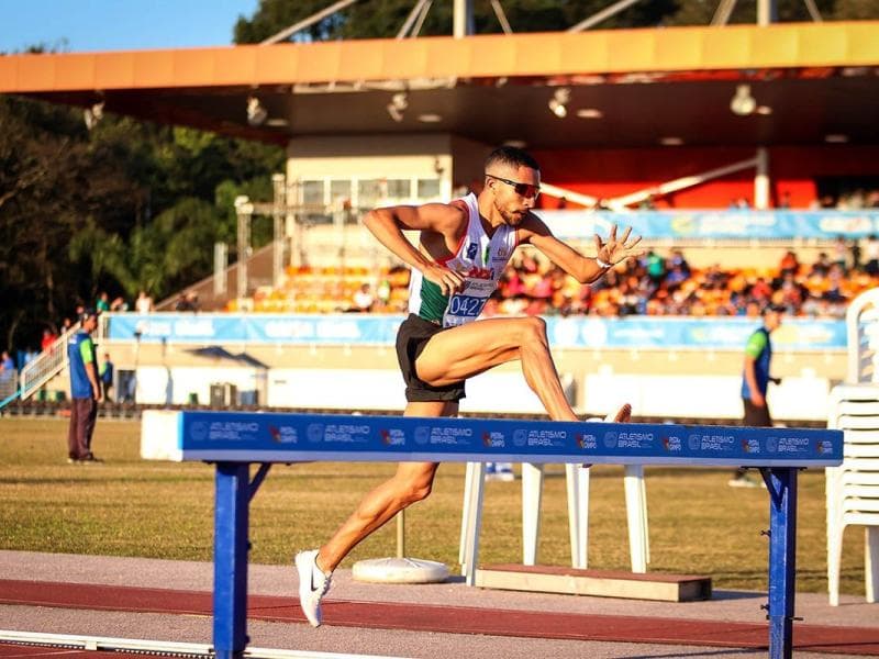 Dupla do atletismo conquista medalha no maior evento da América Latina
