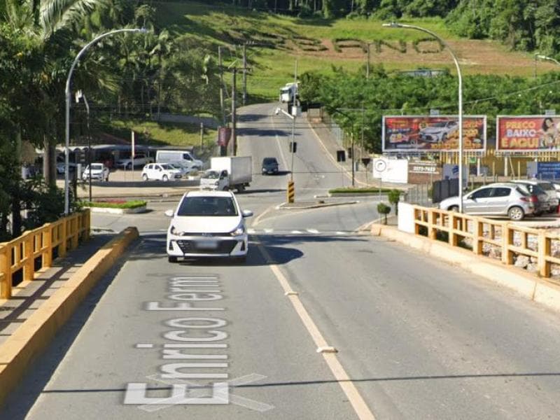Limpeza da Ponte da ARGI na manhã desta quarta-feira (6)