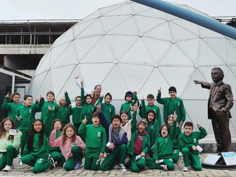 Alunos da EMEB Cristina Marcatto visitam planetário da Udesc