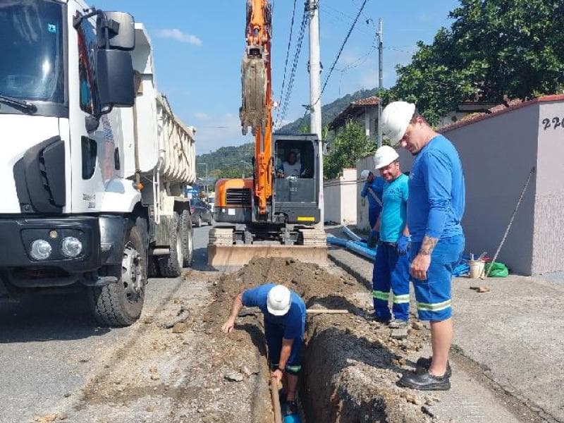 Samae executa obra na Rua Carlos Oechsler