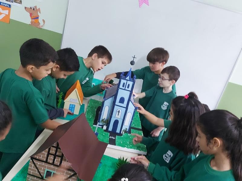 Alunos da EMEB Loteamento Amizade participam de viagem de estudos