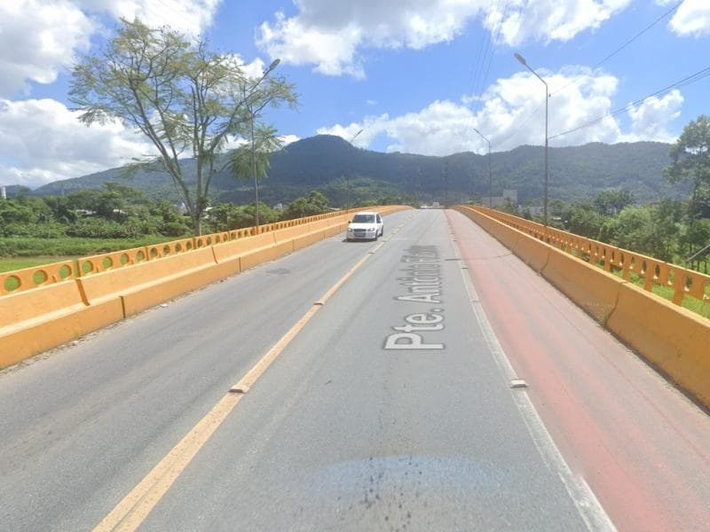 Samae realiza conserto em rede de esgoto na Ponte Antônio Ribeiro