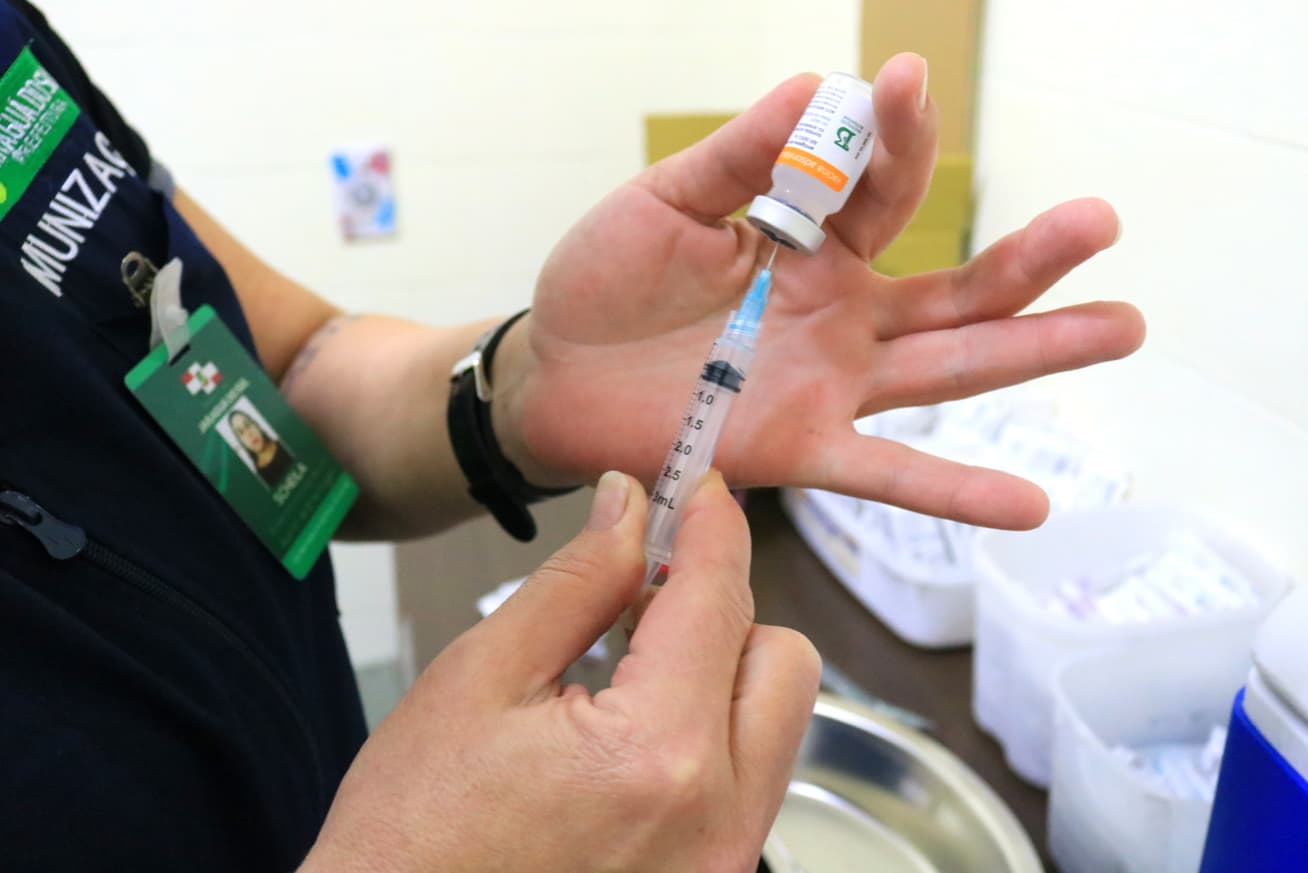 Ação de vacinação voltada a alunos de medicina