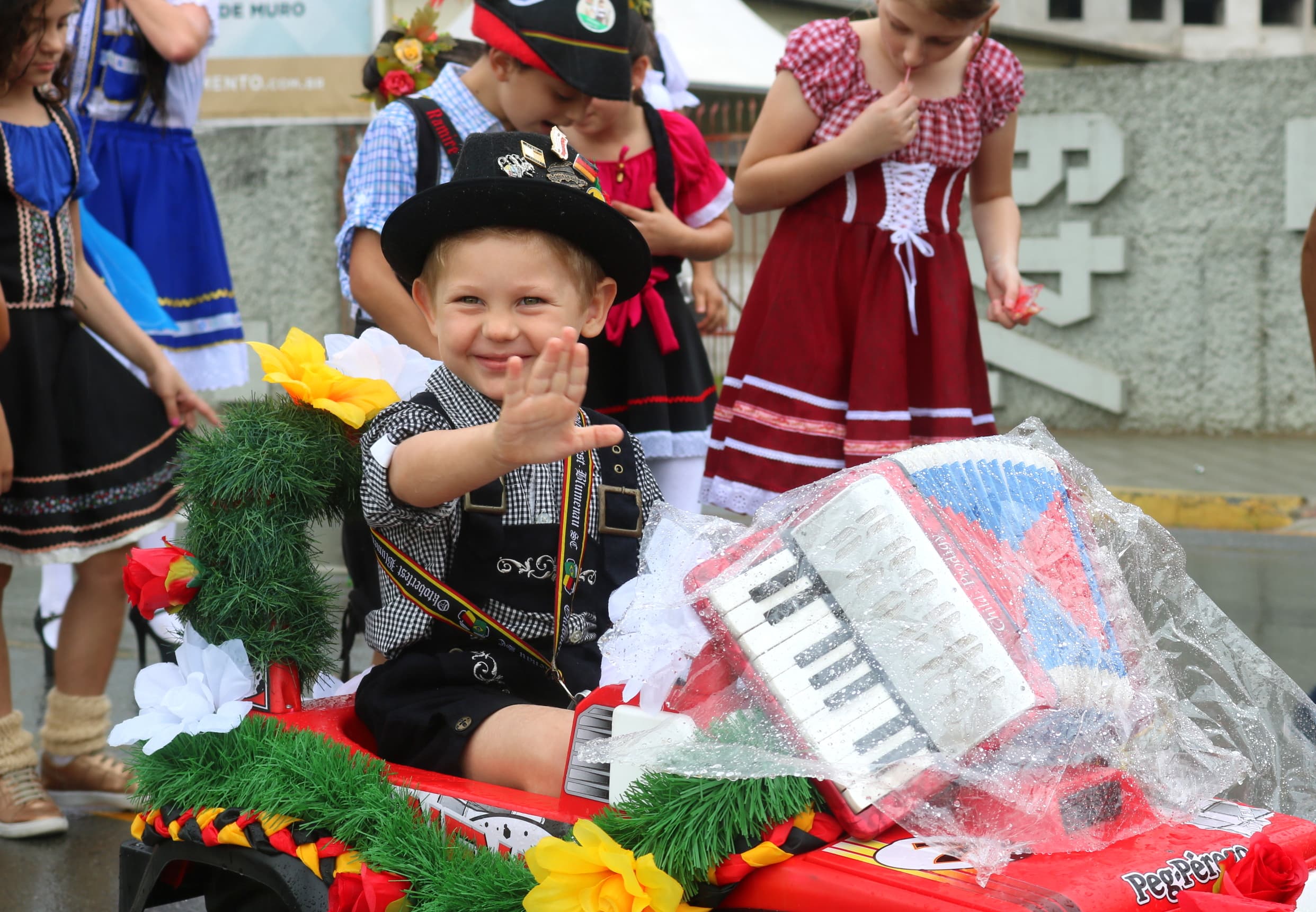 Desfiles da 35ª Schützenfest devem reunir milhares de pessoas