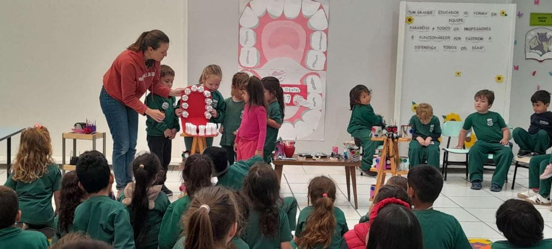 Alunos da rede aprendem de forma lúdica sobre cuidados com a saúde bucal