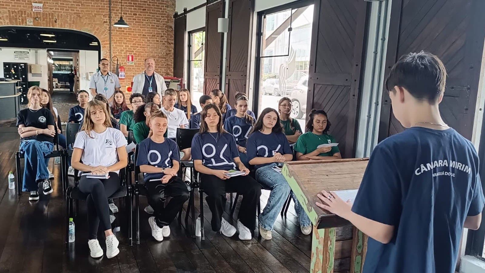 Programa Vereador Mirim realiza formação na Biblioteca Municipal