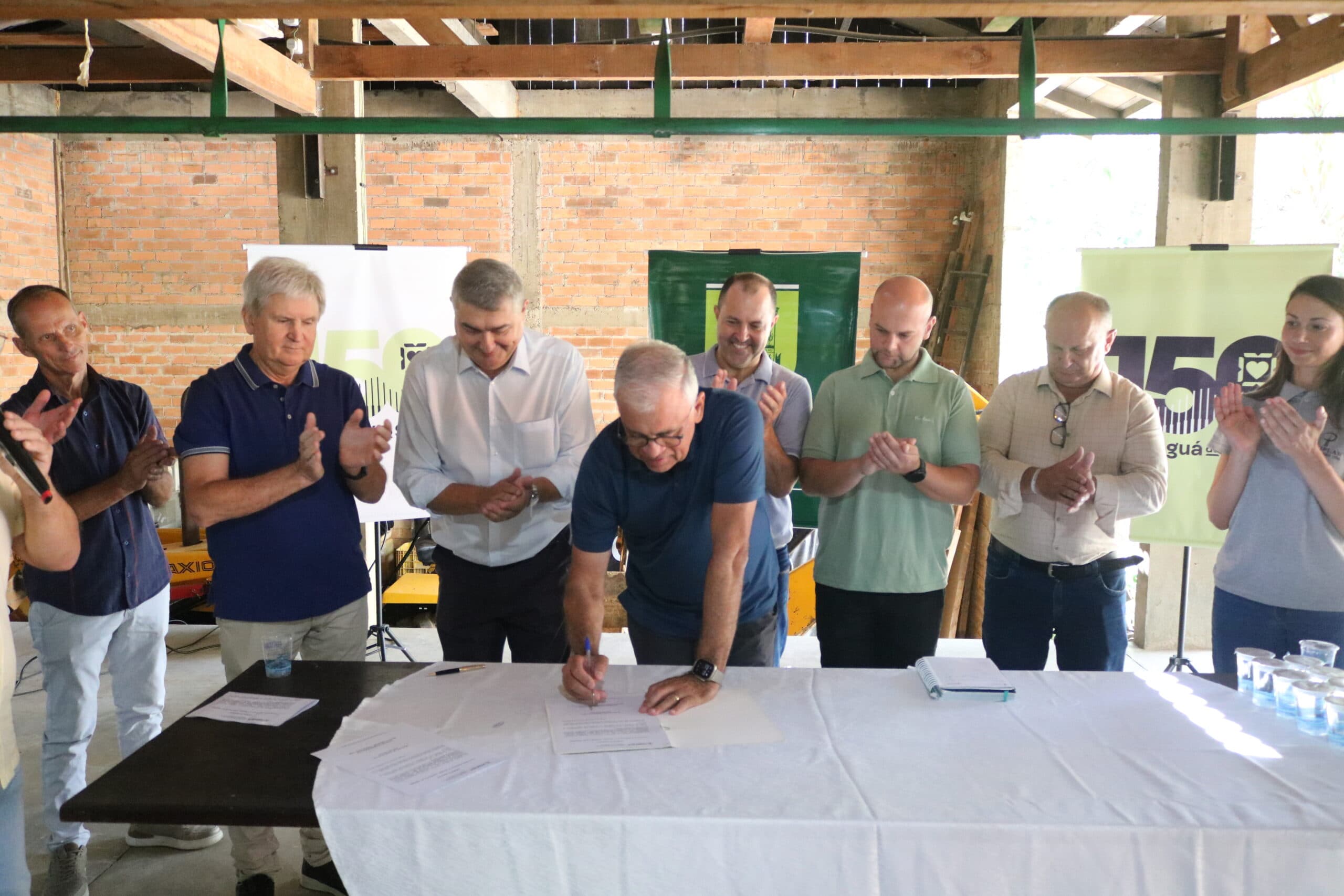 Prefeito Jair Franzner autoriza pavimentação na Vendelin Schmidt