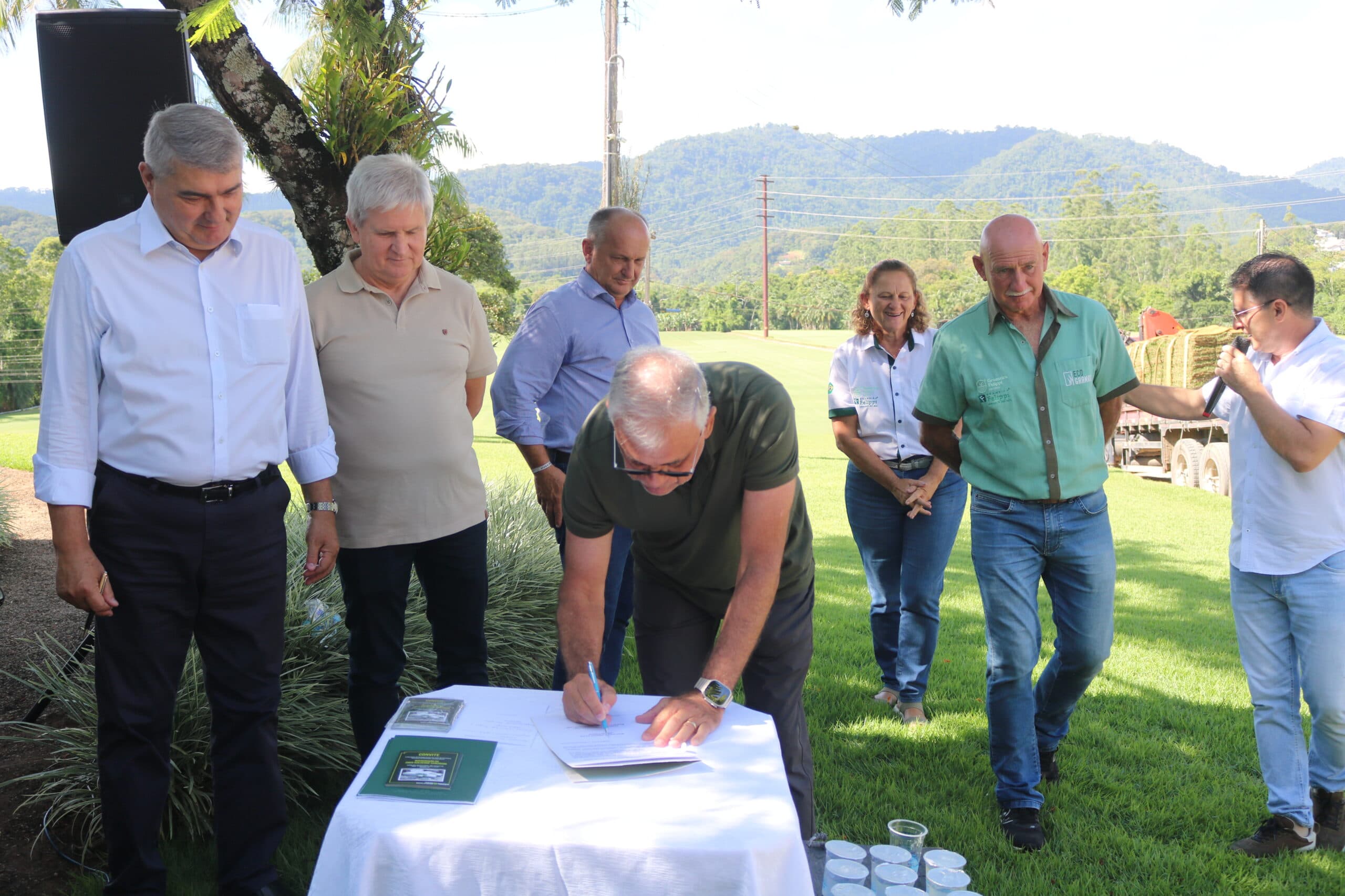Vai iniciar a pavimentação da Rua Alfredo Emílio Ernesto Benkendorf