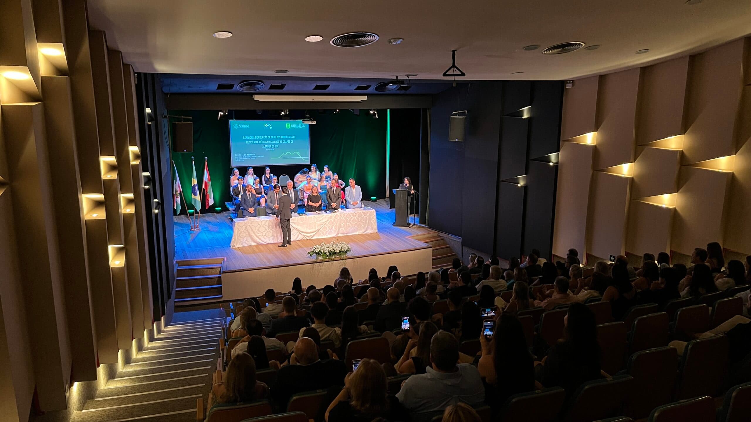 Jaraguá do Sul forma novos médicos especialistas