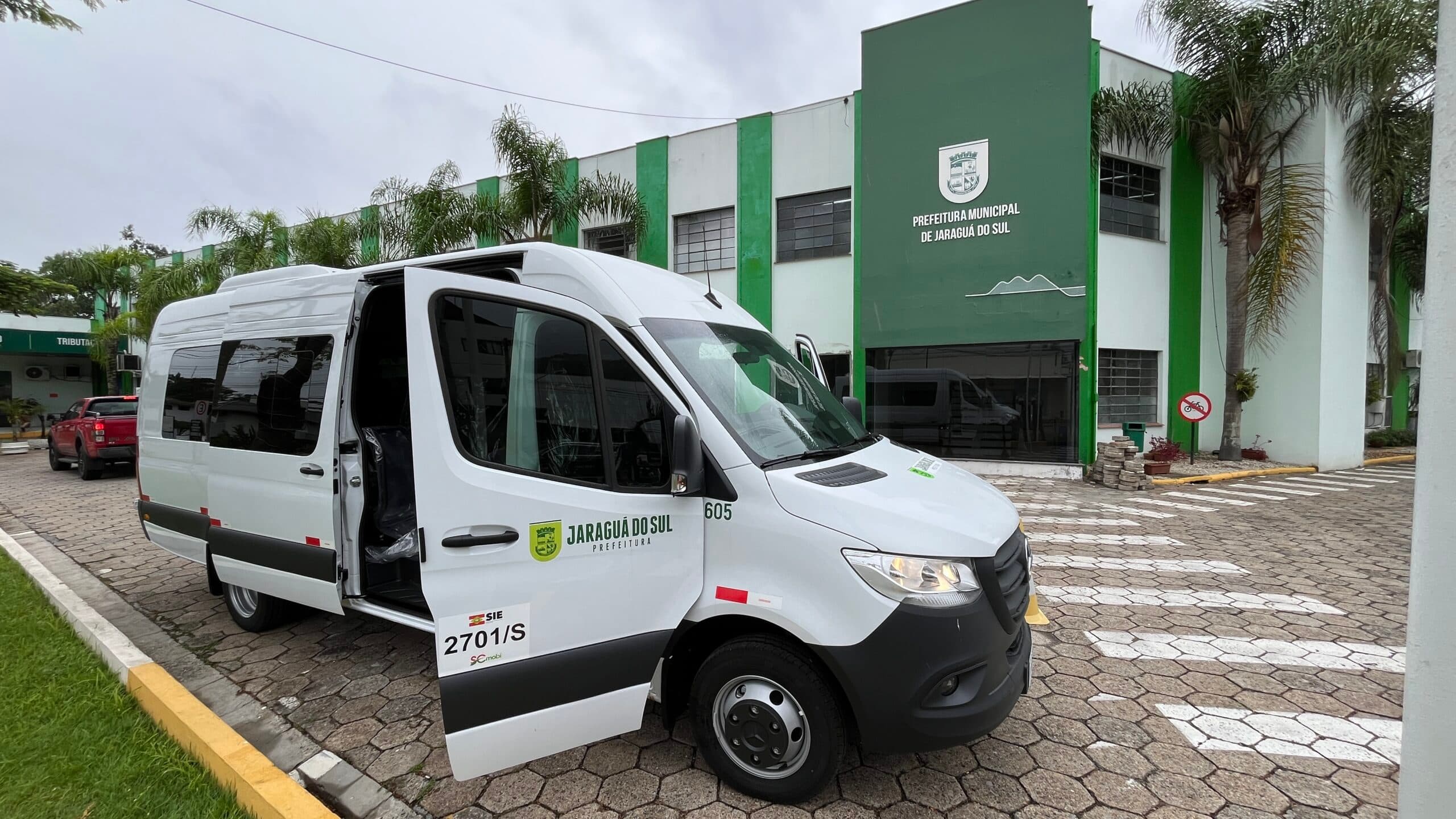 Assistência Social de Jaraguá do Sul recebe veículo para transporte de crianças acolhidas