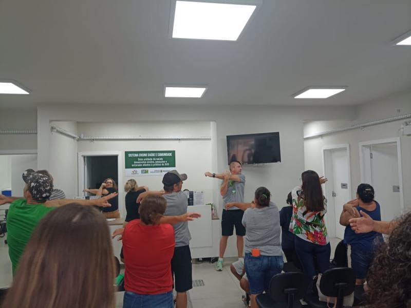 Pacientes da UBS Vieira são orientados sobre importância dos exercícios físicos