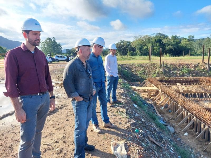 Equipe do Tribunal de Contas visita obras da nova ETE Centenário