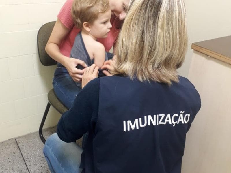 Vacina contra a gripe segue disponível para a população