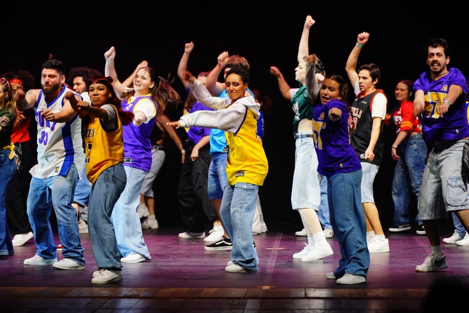 Jaraguá em Dança: primeira noite com grandes espetáculos e casa lotada