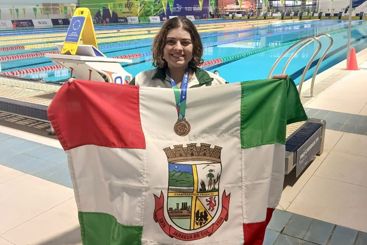 Luiza Possamai é bronze no Brasileiro Paralímpico de Natação