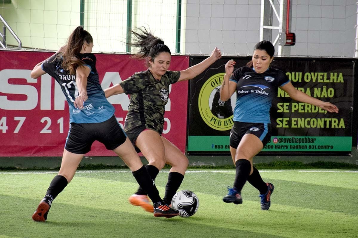 Três equipes vencem na abertura do Varzeano Feminino
