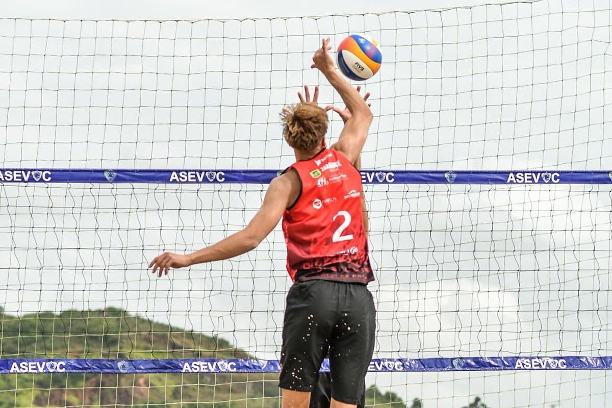 Dupla de Jaraguá é bronze na 3ª etapa do Estadual Sub-21 de Vôlei de Praia