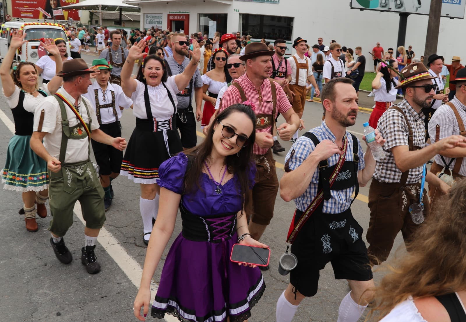 Schützenfest 2025: Confira o traje típico do Fritz e da Frida