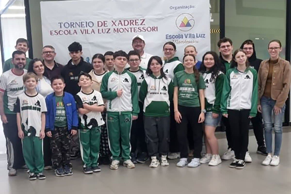 Equipe de xadrez conquista 13 medalhas em competição regional