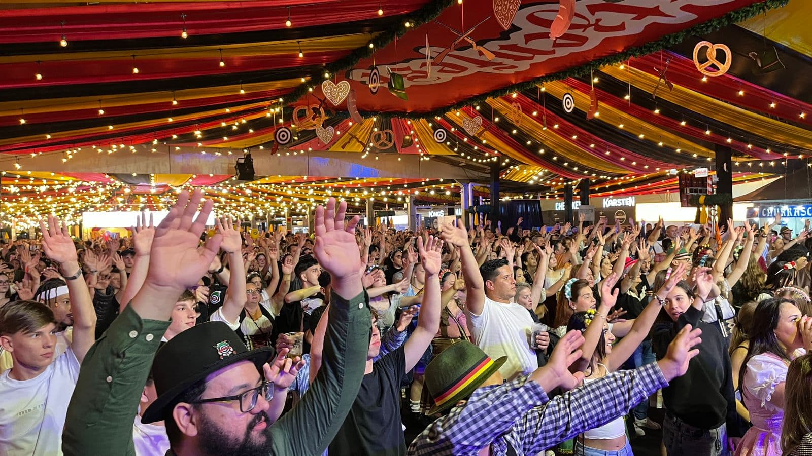 Mesmo com chuva Schützenfest recebe bom público na 6ª feira