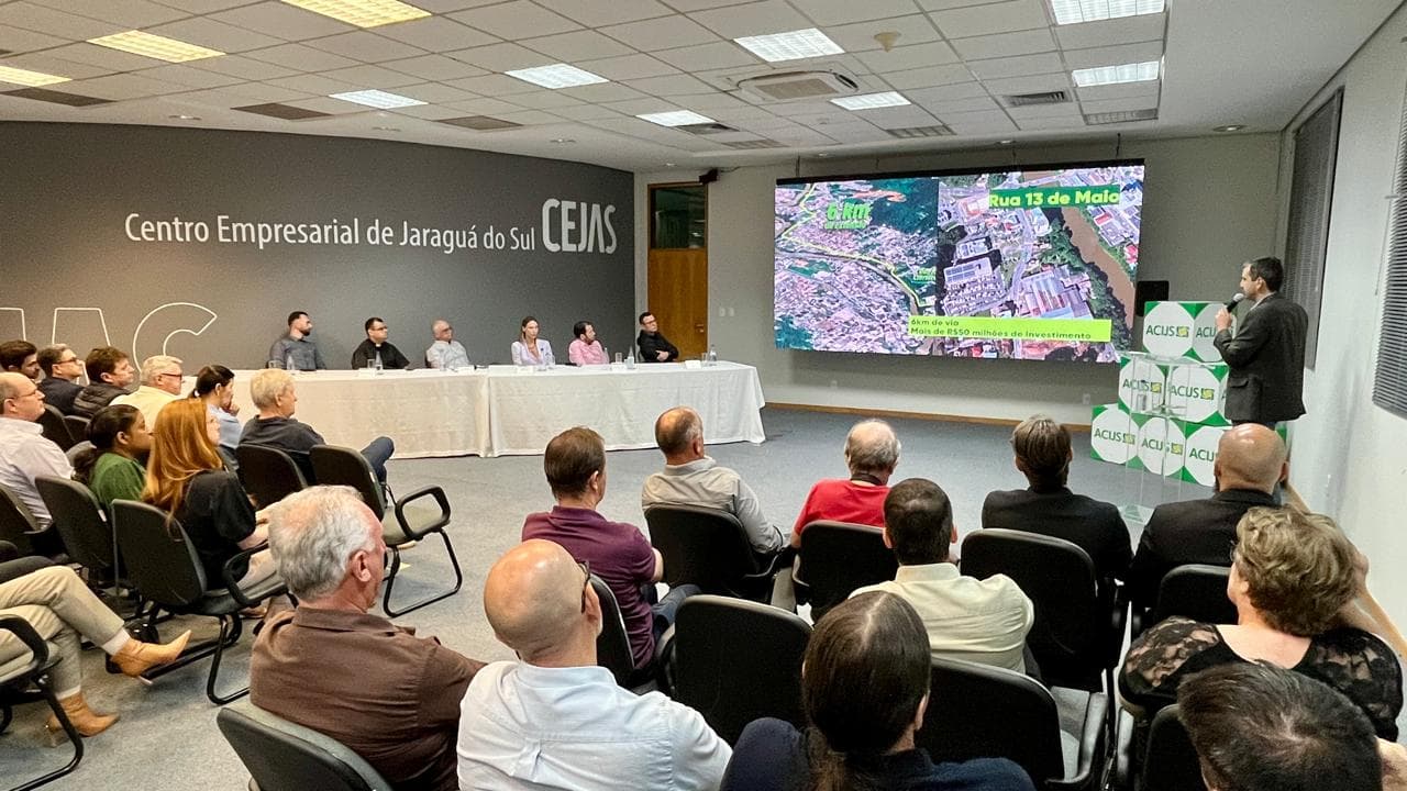 Prefeito e equipe apresentam ações de 2025 em plenária da Acijs