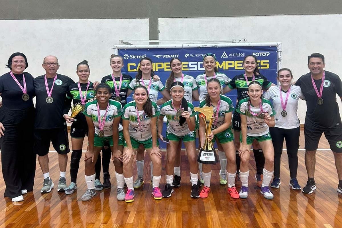Equipe jaraguaense fatura título do Estadual de Futsal Feminino Sub-16