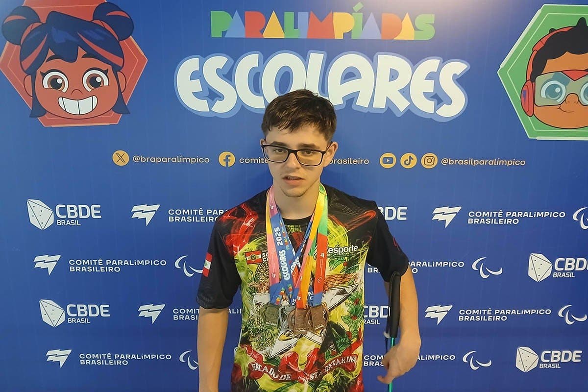 Nadador jaraguaense conquista quatro medalhas nas Paralimpíadas Escolares