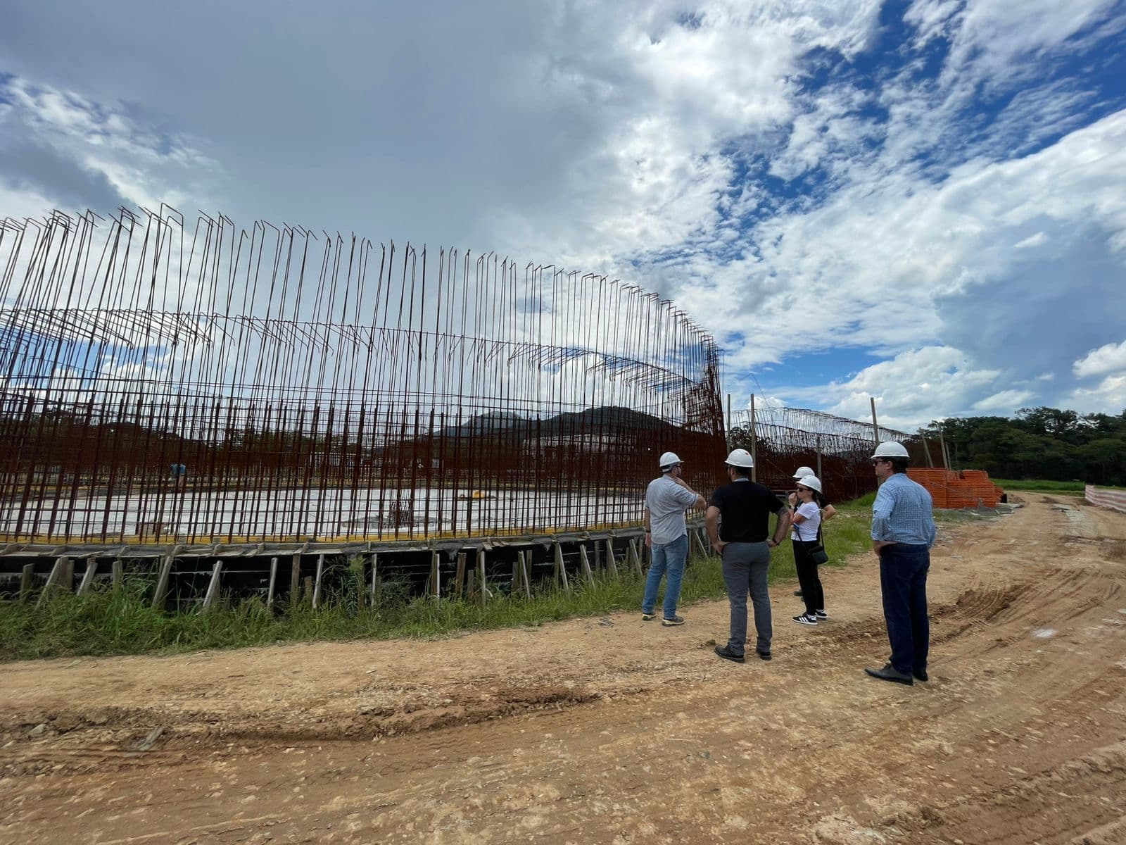 Obra da nova Estação de Tratamento de Esgoto no Centenário passa por vistoria do BRDE