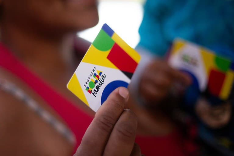 Cai o número de beneficiários do Bolsa Família no Município