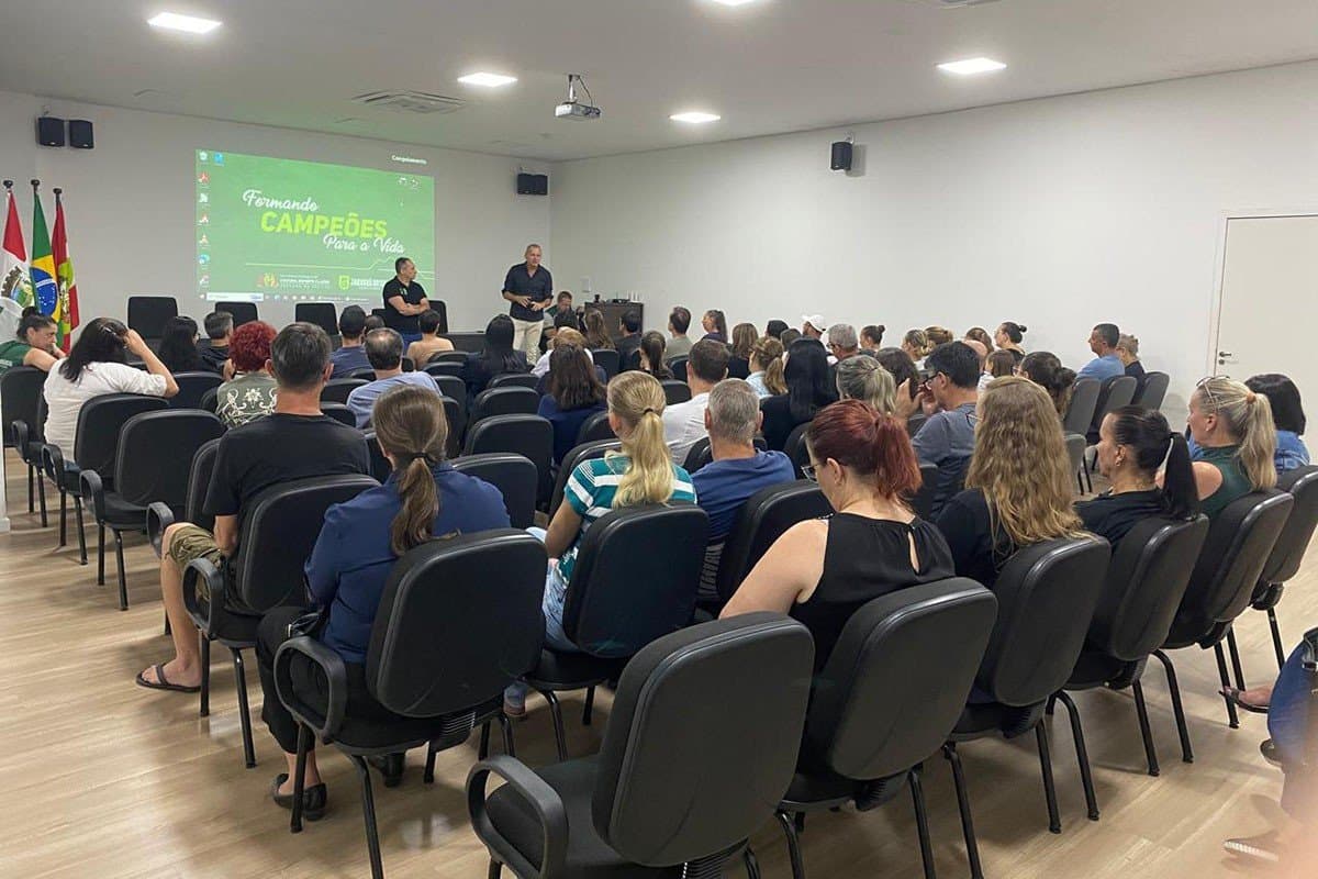 Equipe jaraguaense promove encontro para alinhar temporada do vôlei feminino