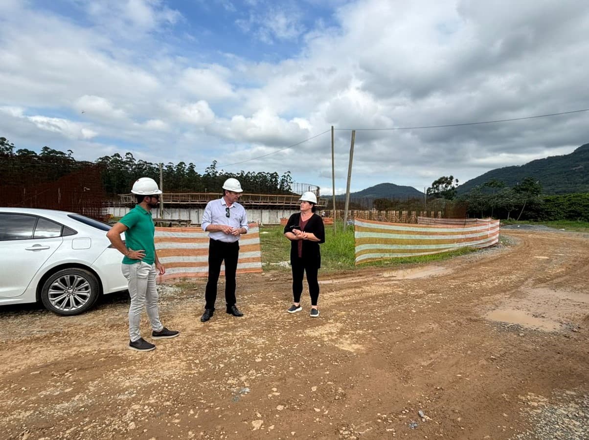 Vereadores de Schroeder visitam obras da ETE Centenário